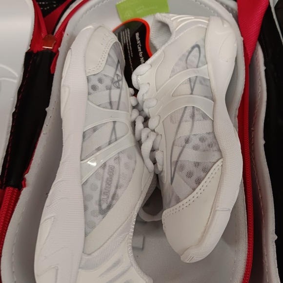 Nfinity the official shoes of Cheerleader - Picture 3 of 10